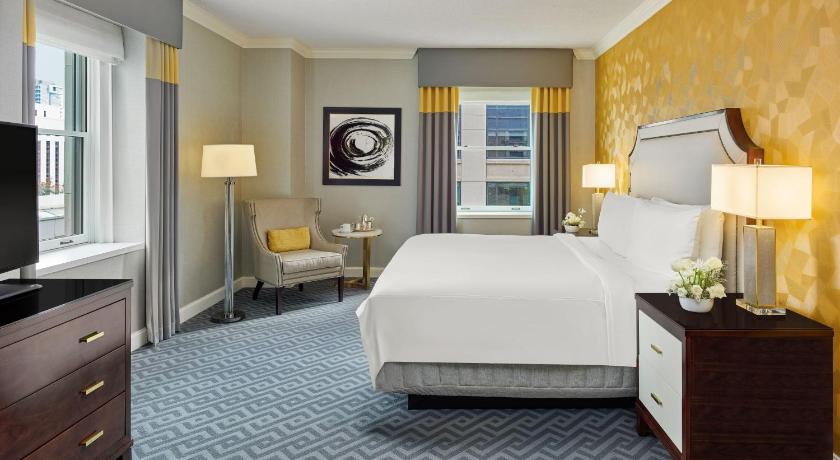 Image of Deluxe King Room with View - Corner Room 1