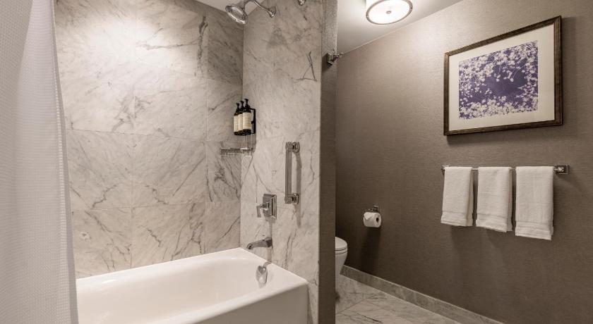 Image of Deluxe King Room 4