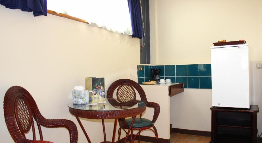 Image of Deluxe King Room 6