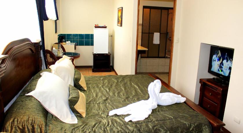 Image of Deluxe King Room 3