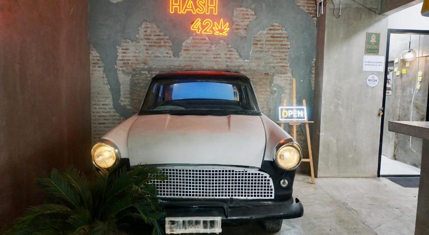 Bangkok Silom Soi 3 Hash Apartment hip and funky with rooftop view 3-Star Single Room room