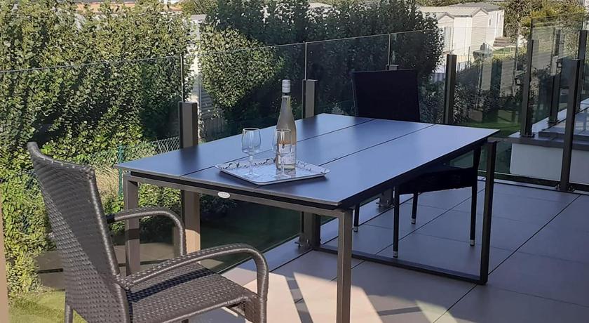 Spacious apartment with sunny terrace - image 7