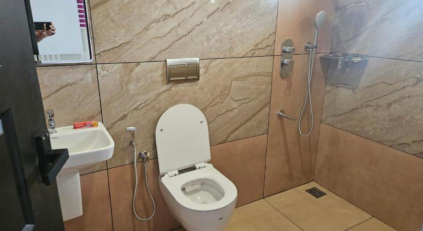 MATHER RAJAGIRI FURNISHED APARTMENTS - image 28