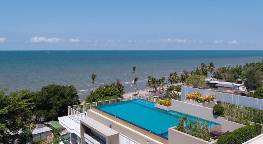 촌부리 The Blu X bangsaen grand suite  4星级 民宿 泳池