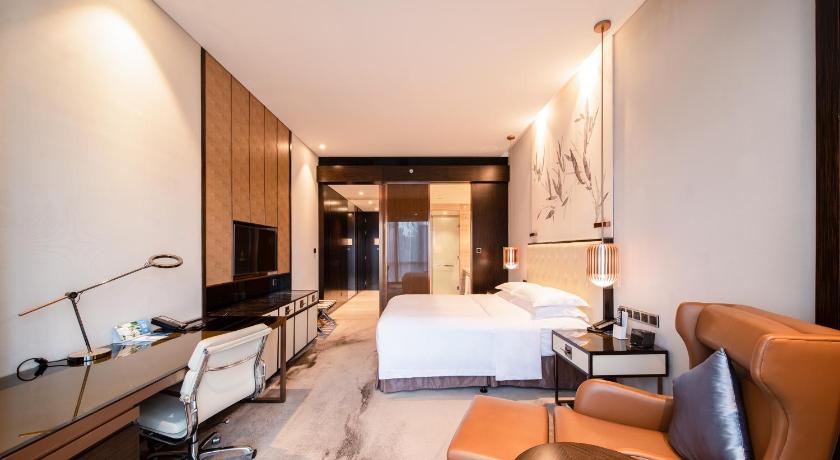 Image of King Executive Room with Lounge Access 8