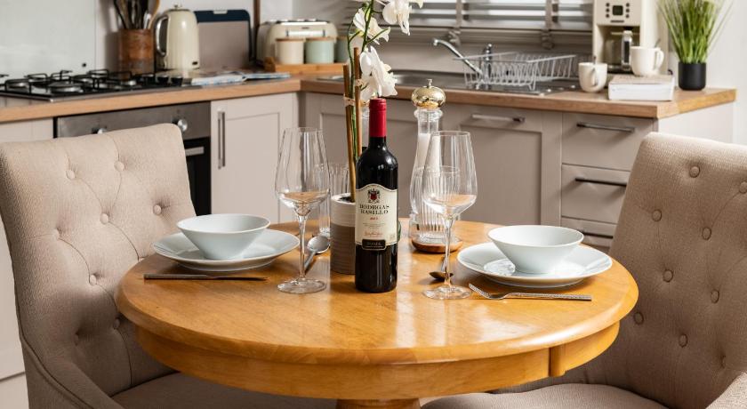 布兰福德论坛 Meadow - Woodland Cottage with Private Hot Tub 4星级 单人房 泳池