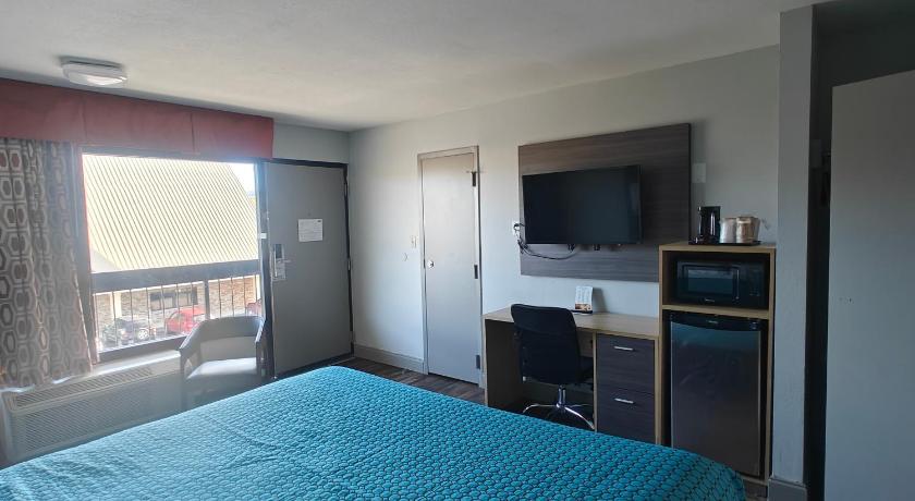 Image of Three-Bedroom Family Suite 1