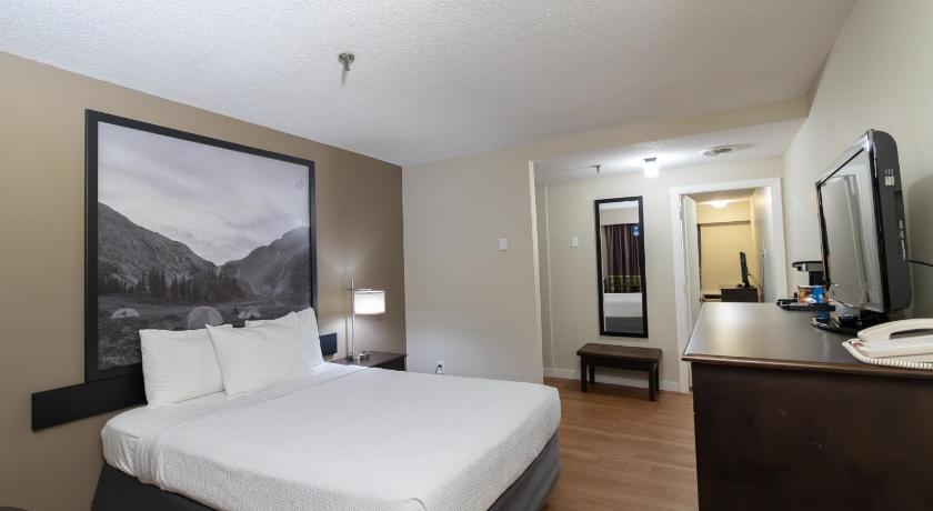Image of 2 Queen Beds Suite Non-Smoking 0