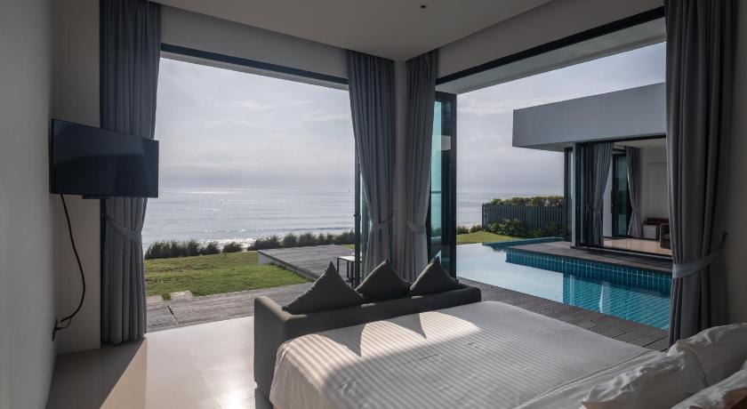 Image of 3 Bedroom Beach Front 4