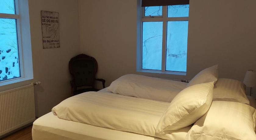 Image of Apartment with Sea View 2