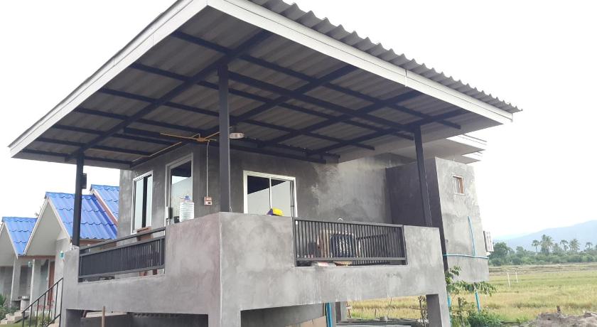 촘통 BaanSunlomjoy 3성급 호텔 수영장