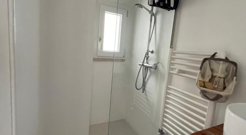 Image of Deluxe Double or Twin Room with Spa Bath 3