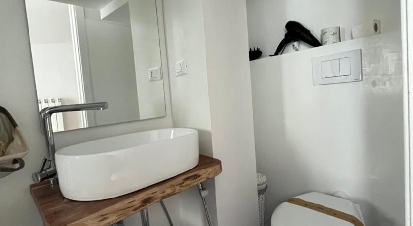 Image of Deluxe Double or Twin Room with Spa Bath 11