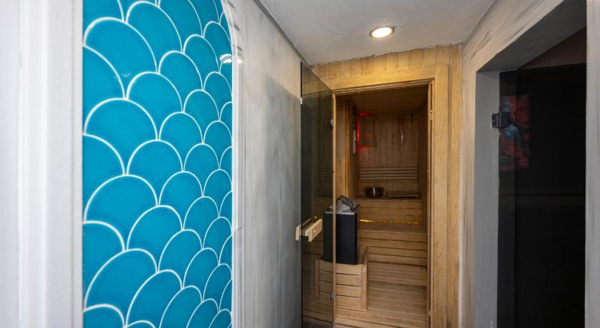 The Nirvanas Hotel - image 14