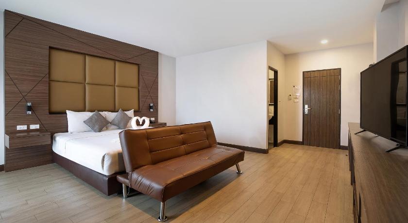 Image of Deluxe Double Room Pool View 3