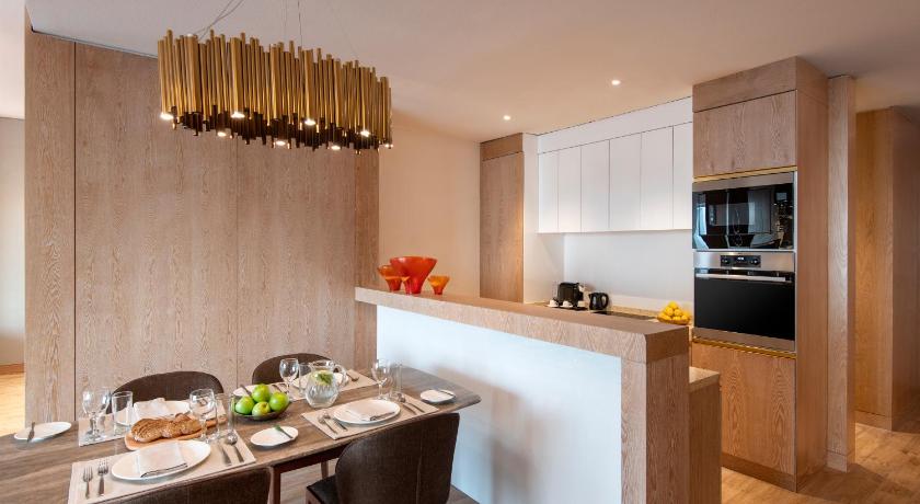 The Bentley Luxury Hotel and Suites - image 6