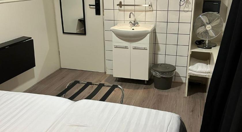 Image of Double Room with Shared bathroom 9