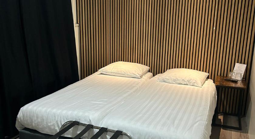 Image of Double Room with Shared bathroom 11