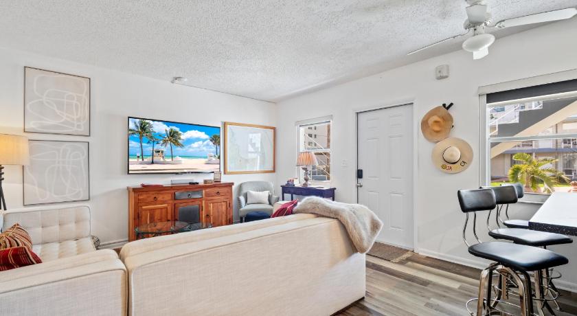 Serene Seaside Escape: 1BR Bliss! - image 13