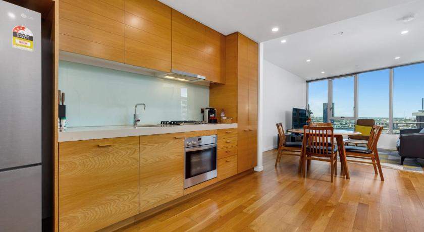 Image of NewQuay Two-Bedroom, Two-Bathroom Apartment with Marina View 1
