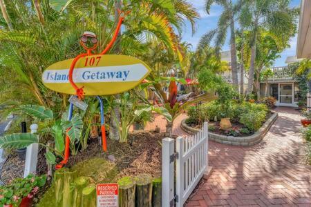 안나 마리아 (FL) Beachy Keen! 1 bed 1 bath ground floor steps to beach 4성급 숙소 부대시설