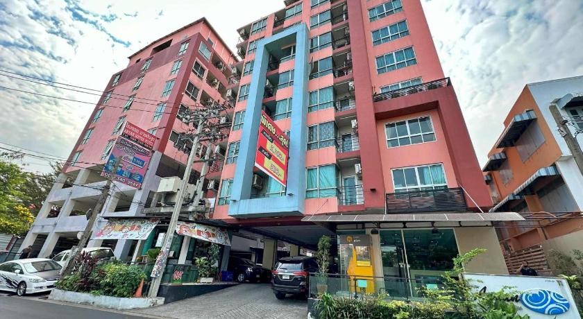 Aryan Suites Hotel – Bangkok, NY