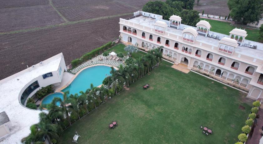 BR Resort & Club - image 12