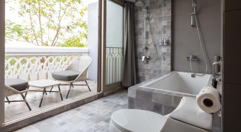 Image of Deluxe Double or Twin Room 8