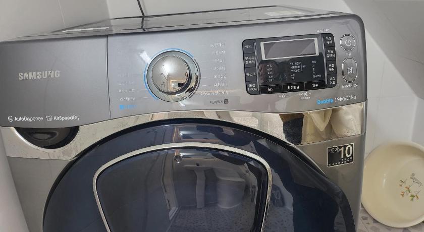 서울 New, Private, 3 rooms, Hongdae, 6 Persons 4성급 싱글룸 레스토랑