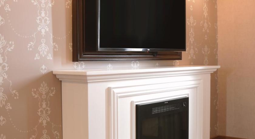 Image of Suite with Hot Tub 3