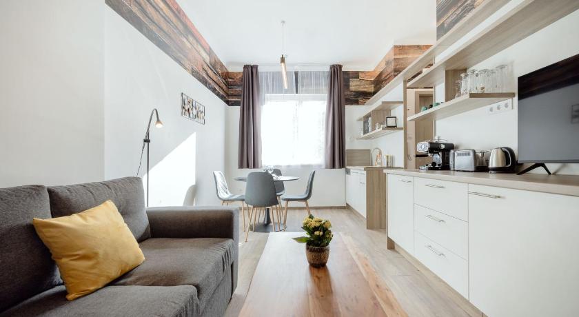 Elemental Retreats - Wood & Water Studios