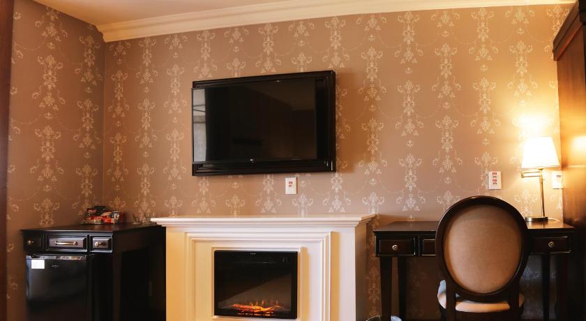 Image of Queen Suite 3