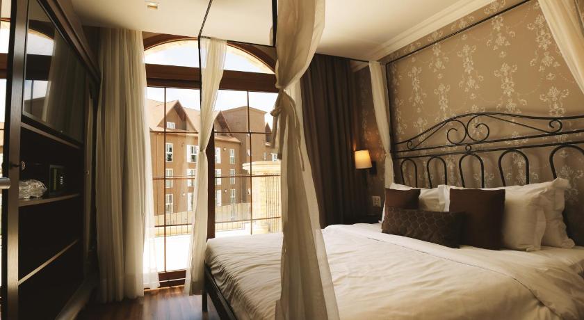 Image of Deluxe Suite 0