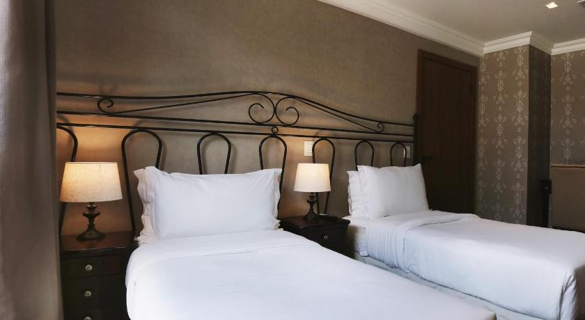 Image of Deluxe Suite with Spa Bath 5
