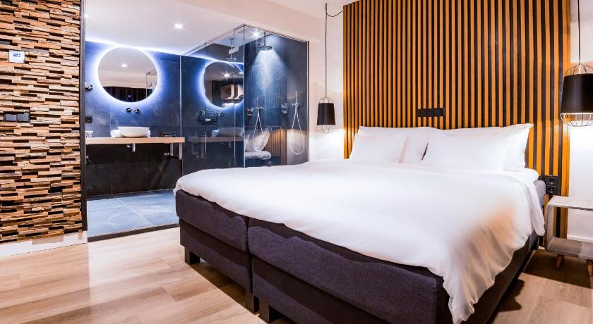 Image of Deluxe Suite 0