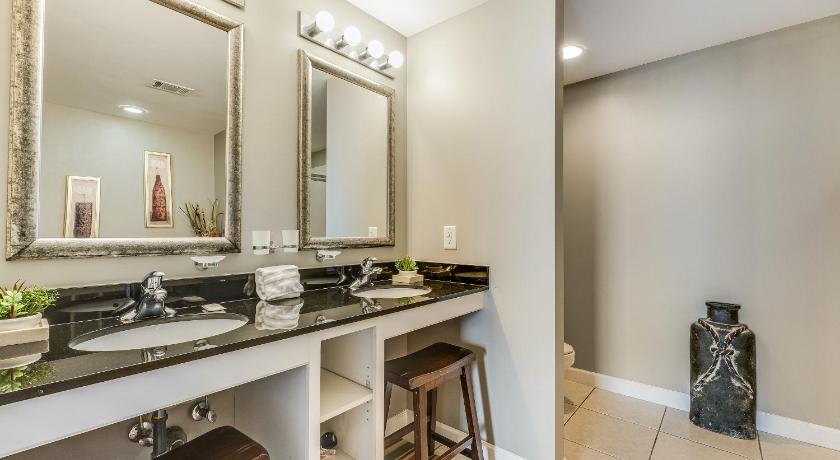 Image of Two-Bedroom Apartment 403W 2