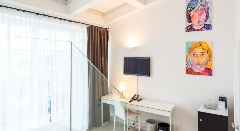 Image of Standard Single Room with Balcony and Garden View 6