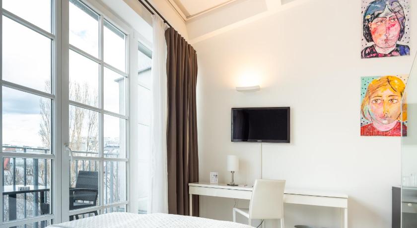 Image of Standard Single Room with Balcony and Garden View 4