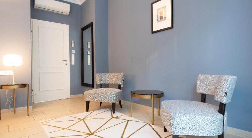 Image of Suite with Garden View 14