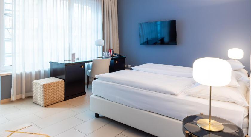 Image of Suite with Garden View 5