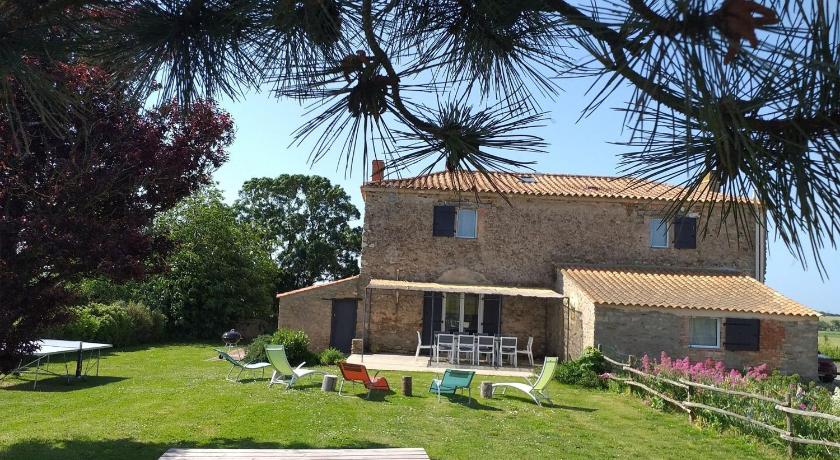 Gîte rénové avec jardin clos, proche plages, Wifi, parking pour voiture électrique - FR-1-426-164