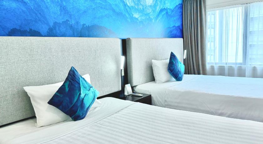 Image of Studio Twin 0