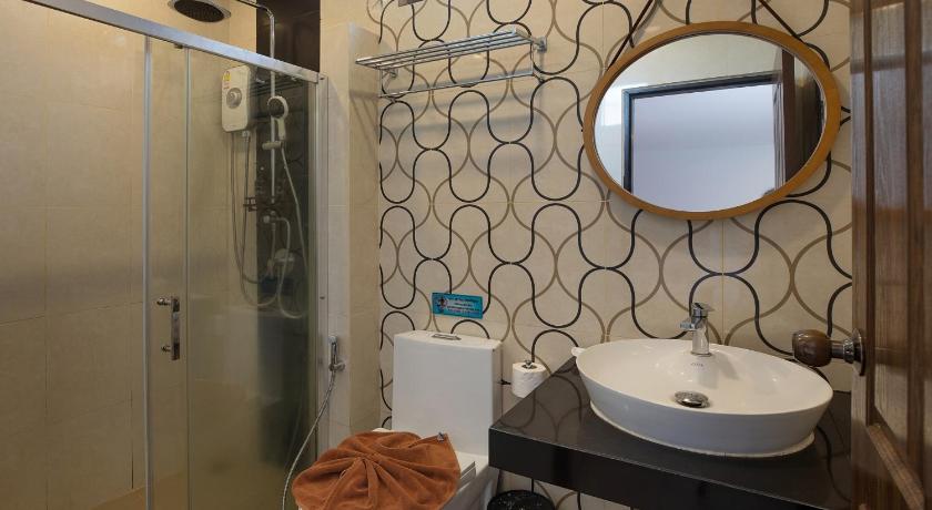 Image of Deluxe Double Room Pool View 8