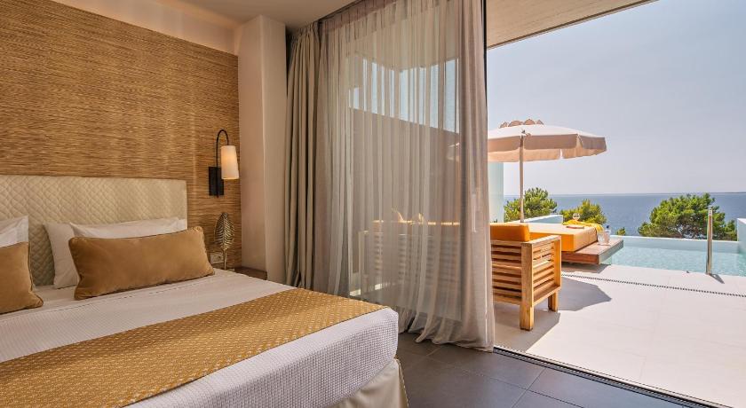 Image of Suite with Infinity Pool 1