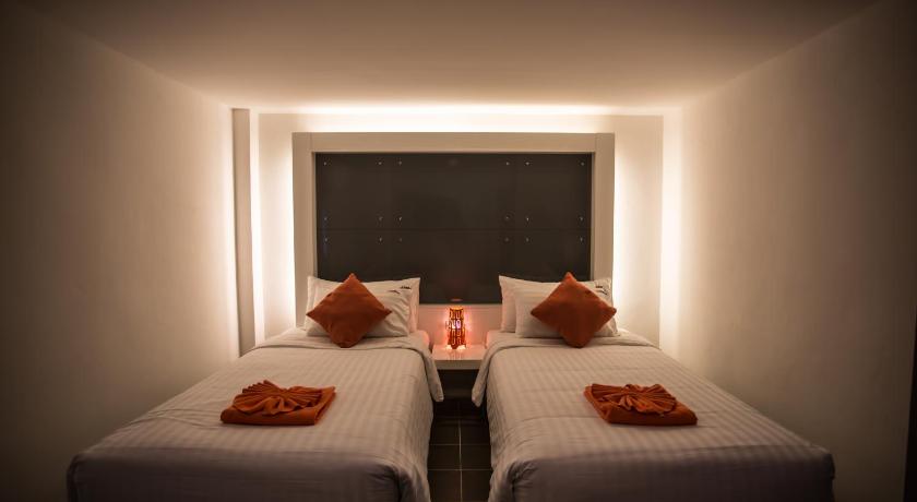 Image of Superior Twin bed 9