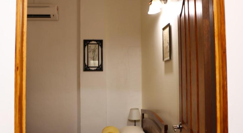 Image of Double Room with Shared Bathroom 6