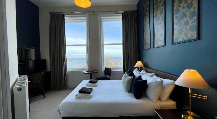 Image of Second Floor Sea View Double 1