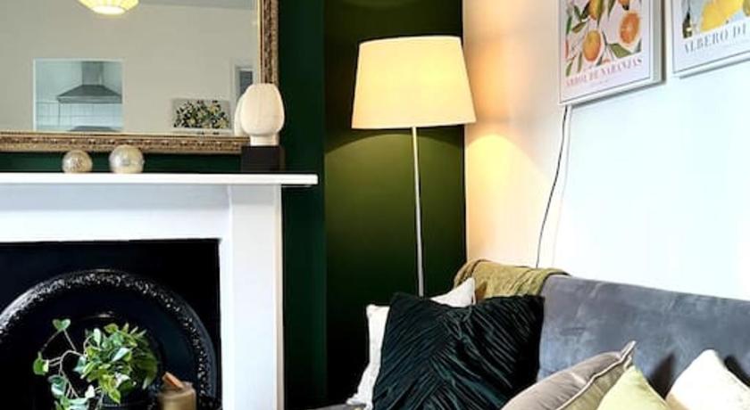 Green Suite - Central Reading - Relocators - Work