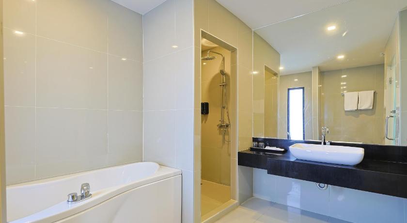 Image of Junior Suite with Bathtub 2