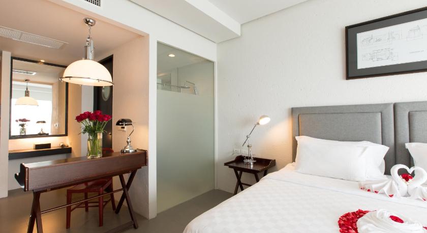 Image of Grand Jacuzzi Deluxe 7
